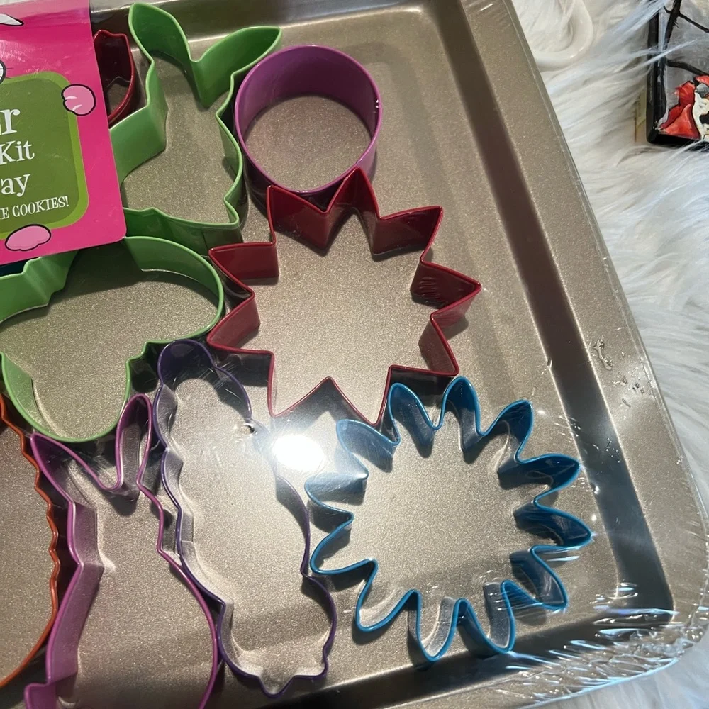 Easter cookie cutters and‎ tray